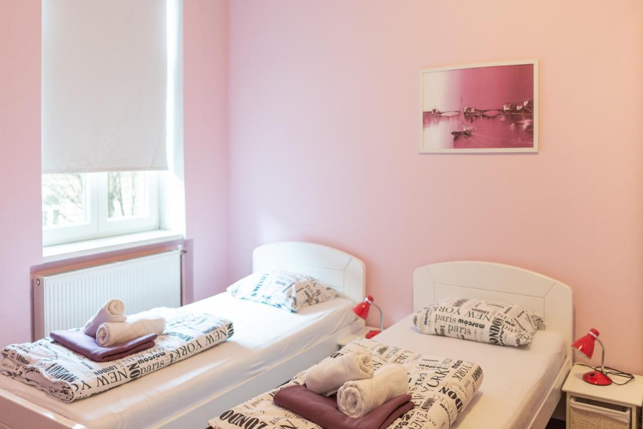 Visit Apartman *